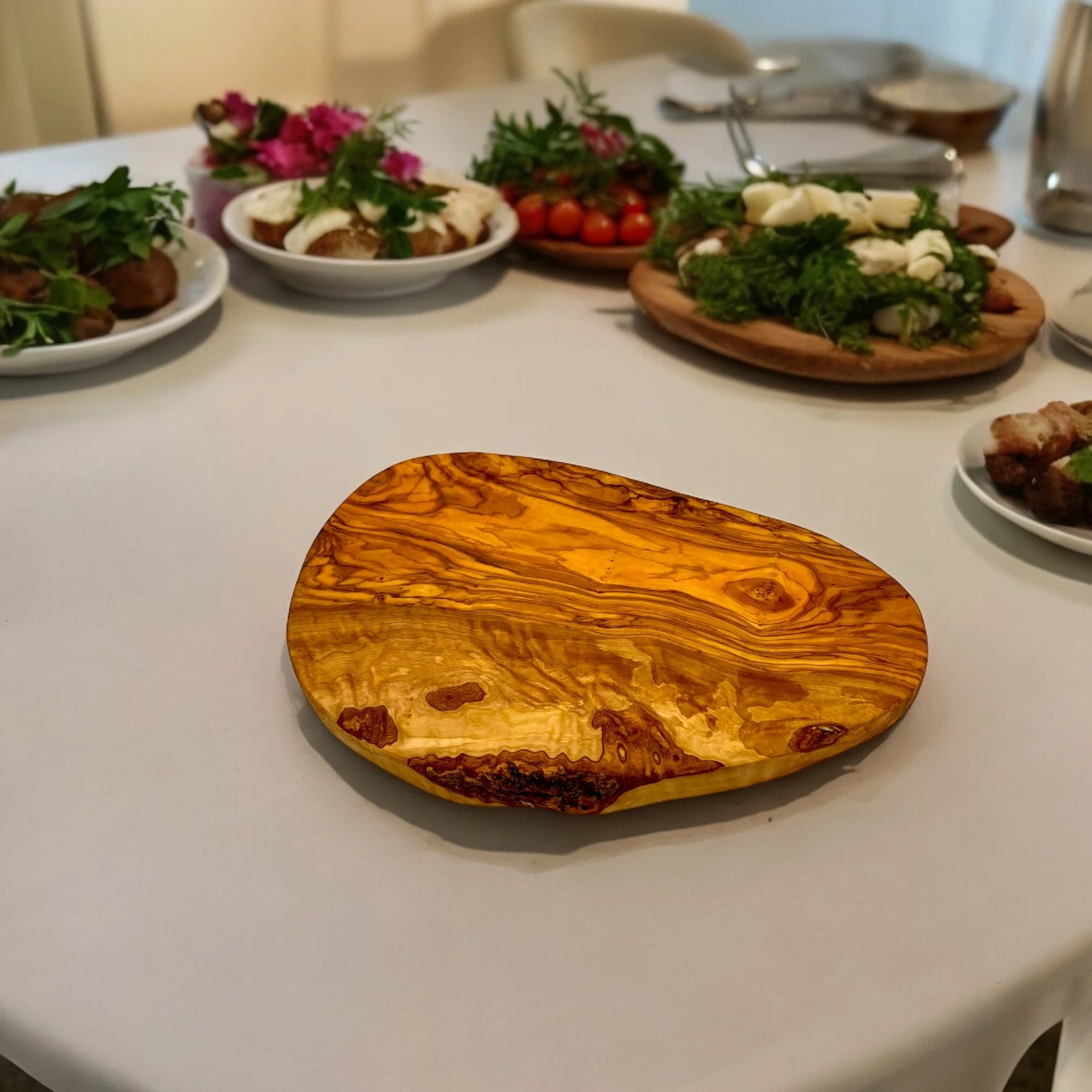 Schneide - oder Servierbrett aus Olivenholz - OlivenZauber - Olivenöl neu erleben