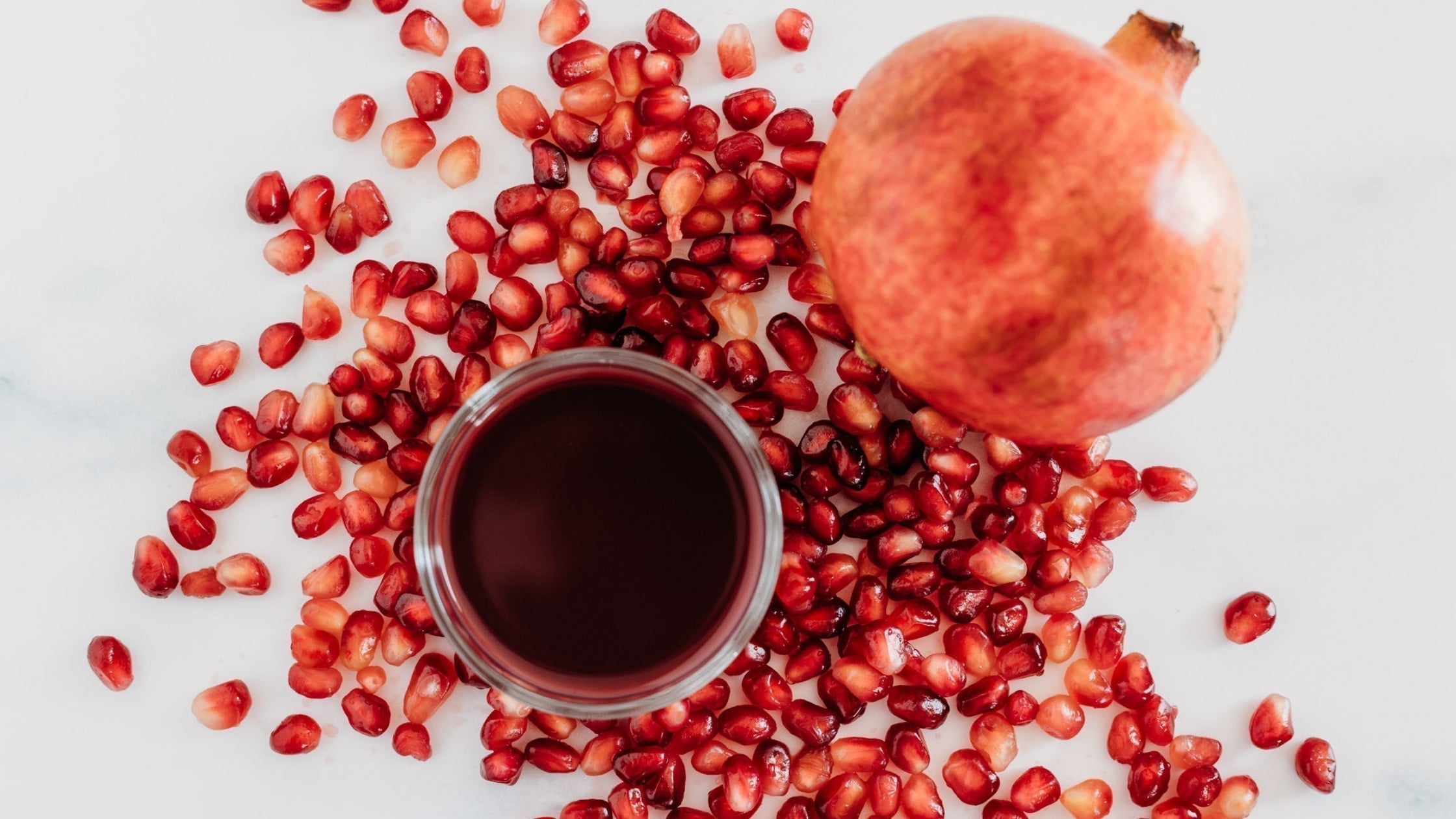 Granatapfel aus Kreta: Mediterraner Genuss im Glas und auf dem Teller - OlivenZauber - Olivenöl neu erleben