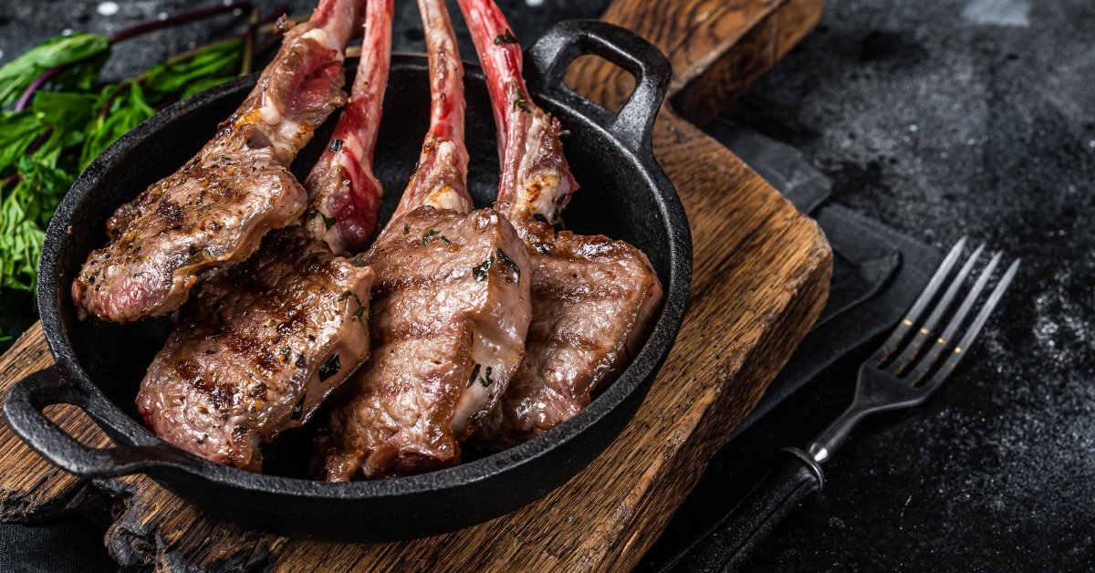 KARAMELLISIERTE KOTELETTS MIT THYMIAN-ZITRONEN-ÖL KARAMELLISIERTE KOTELETTS MIT THYMIAN-ZITRONEN-ÖL