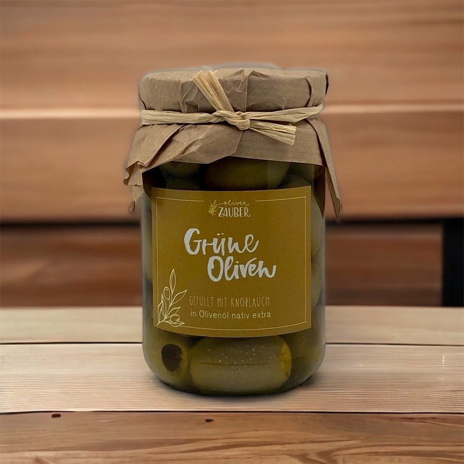 Gefüllte grüne Oliven mit Knoblauch eingelegt in Olivenöl nativ extra - OlivenZauber - Olivenöl neu erleben